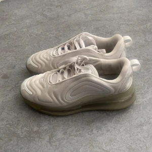 Nike air Max 720 - Storlek: 40 Skick: använda några gånger Färg: vit