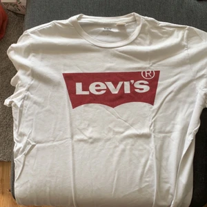 Bra deal! - säljer 2 fina tröjor i ändå bra skick ! 