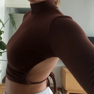 Topp från Chiquelle!! - Brunröd topp med öppen rygg från Chiquelle i storlek S!!🤎🤎🤎 köpare står för frakt!! 