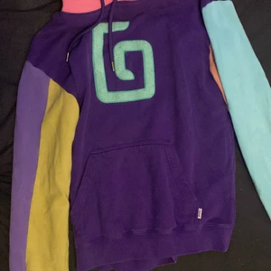 karl jacobs - karl jacobs hoodie som jag beställde i september 2021 och ör använd 3 gånger