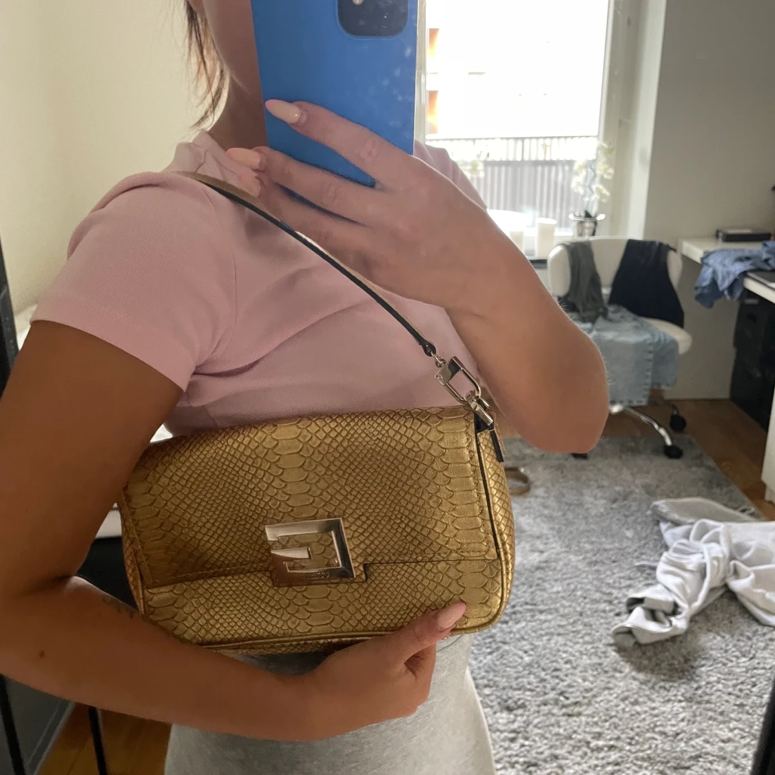 Guld väska - 91