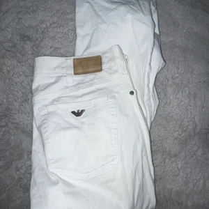 Jeans från Armani - Snygga jeans från Armani i storlek medium 