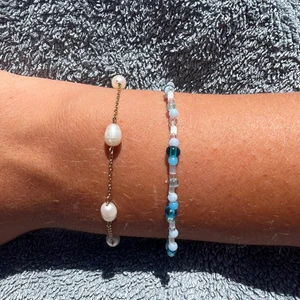 Blått pärlarmband - Pärlarmband med valfri storlek, färg & mönster 💐 2 armband för 32kr, 3 armband för 42kr, 4 armband för 52kr, 5 armband för 62kr. Blomarmband kostar 40kr Frakten kostar 13kr 🌸
