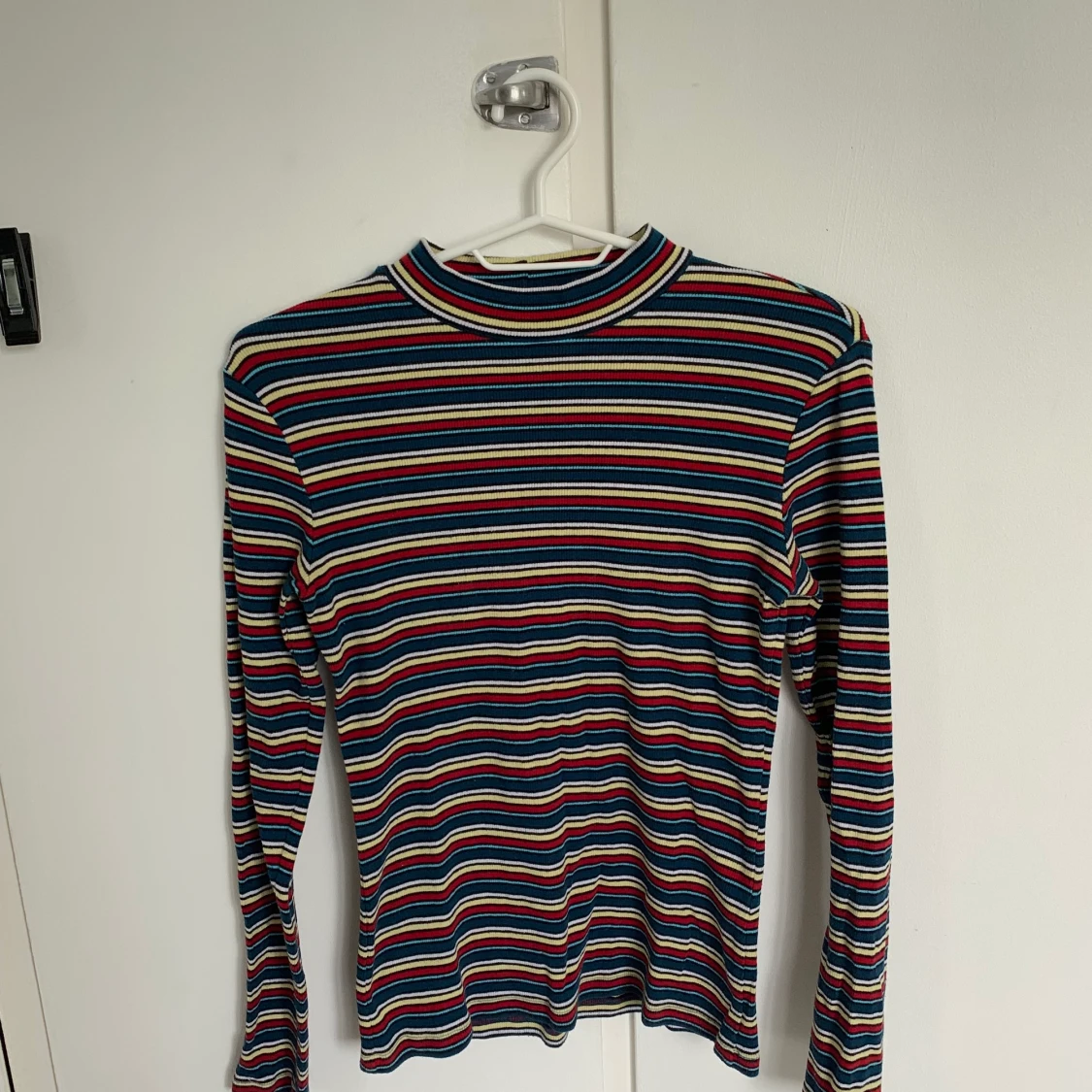 En ribbad färgglad polo!