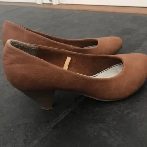 🤎🤎 - Jag säljer dom här skorna för dom är för små!