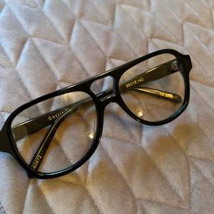 Corlin Eyewear Gelo Yellow  Solbrillor med transparent gult glas Unisex  Helt nya  