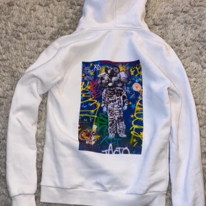 The Cool Elefant - säljer denna super snygga hoodie från the cool elefant, super skön o snygg! Nästintill helt oanvänd!