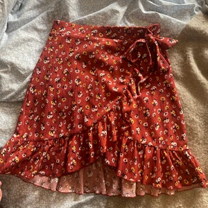 Supersöt kjol🌺 - Från Gina tricot  I perfekt skick!🌺  Strl.S