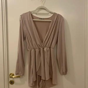 Byx/Shortsdress storlek 10 - Byxdress i gammaldagsrosa färg oanvänd storlek 10