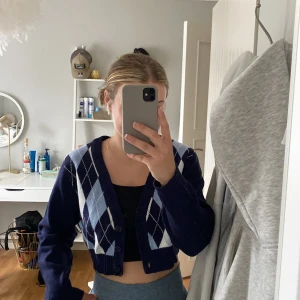 Kofta  - Nästintill oanvänd kofta i storlek S 