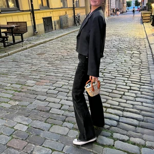 Croppad kavaj  - Intressekoll på omgjorda kavajer som jag syr om till croppade kavajer, hör av er vid intresse! 