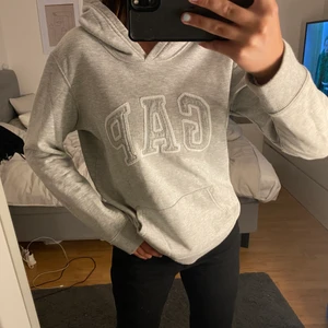 Grå gap hoodie - Strl S🤍