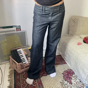 lowrise pants - great condition! i’m 170cm. tag says says size 8. 