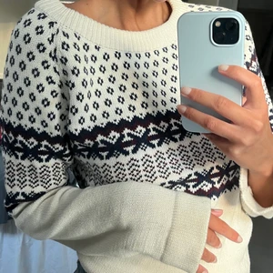 Stickad tröja  - Knappt använd! 💙 möts upp i Stockholm eller skickar