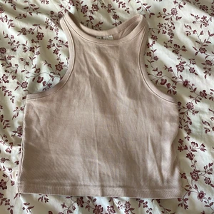 Linne - Säljer mitt rosa linne från hm 30 kr + frakt stl S men skulle nog passa mindre🥰