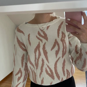 Mönstrad sweatshirt  - Djurmönstrad sweatshirt från NAKD strl S