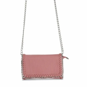 Tiamo väska  - Har en Tiamo väska i den här färgen, storlek s tror ja men alltså en liten då då. Jag säljer inte utan jag vill byta mot en svart(storlek spelar ingen roll), fraktar inte utan kan mötas upp i Karlstad💗