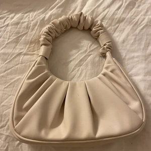 Beige handväska - Söt liten handväska i bra kondition.💪