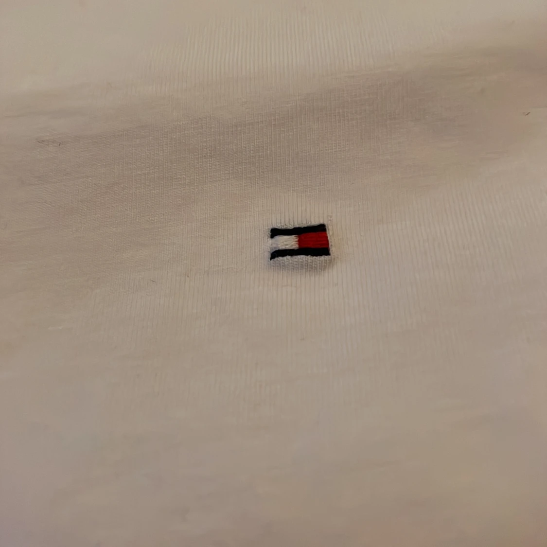 Äkta Vit Tommy Hilfiger t-shirt - 91