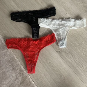 String  - Oanvända string, storlek S. Säljs pågrund över att dom är för små 