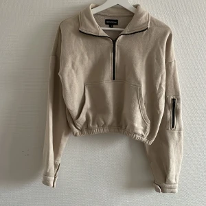 Tröja - Croppad tröja i jättebra skick.