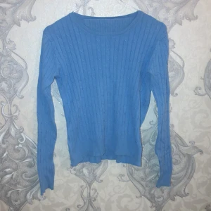 Tun men stickad blå tröja  - Enkel och passar bra för vanliga dagar