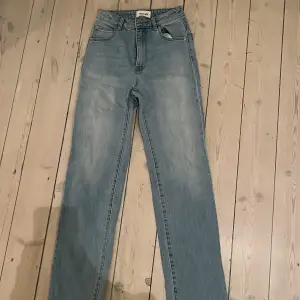 Raka jeans från rollas w. 24