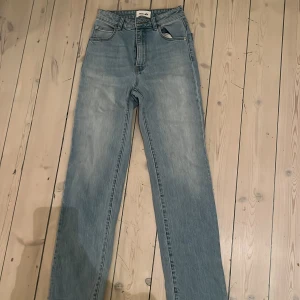 Raka jean - Raka jeans från rollas w. 24