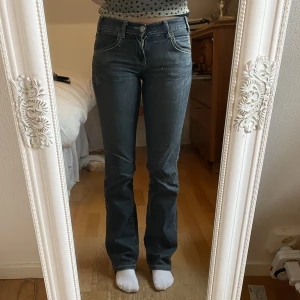 InWear jeans  - InWear jeans i färgen D20. Lågmidjade. Storlek 34 men passar även som 36.  Nypris: 999