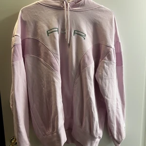 Nike hoodie - Rosa Nike hoodie, använd en gång. 