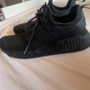 Adidas NMD - Adidas nmd storlek 39 1/4, använda men fortfarande i bra skick! 200kr+frakt