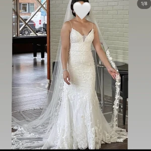 Brudklänning💕 - En unik brudklänning med massa glittrande paljetter och pärlor. Säljs med brudslöjan. Fodral till klänningen finns med:)