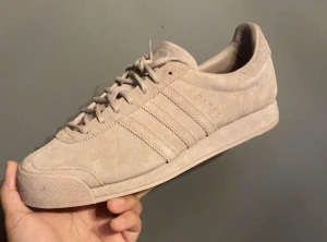 Adidas samoa  - Adidas Originals Samoa Pigskin Beige, stolek 38 (Mens US 5.5/Womens US 6.5). Köptes för ca 1300kr i New York.  De är som nya. Endast använda i 2 timmar, då de är förstora för mig som har storlek 36/37 🤡  Finns i Bagaregården. 