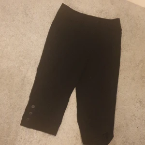 Svarta byxor från Kappahl storlek 42 - Svarta byxor från Kappahl storlek 42