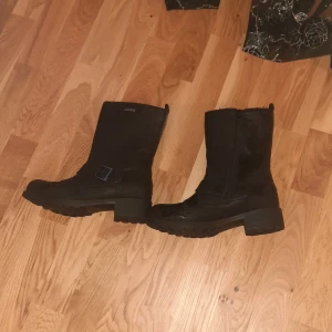 Halvstövlar - Korta halv stövlar, vattenavvisande,  storlek 