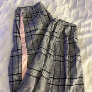 Pyjamasbyxor  - Säljer dessa pyjamasbyxor från Hunkemöller, knappt använda 