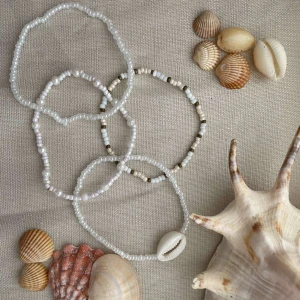 Armband  - Armband 15 kr/st 🫶 vid köp av fler får man rabatt 💗 frakten kostar 13 kr☺️