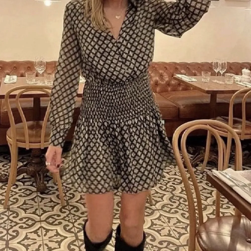 Zara klänning i XS💗 280kr plus frakt :) . Klänningar.