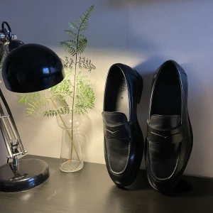 Svarta Loafers Zara - Strl 45, aldrig använda.
