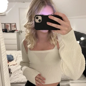 Linne och kofta - Säljer detta sätt med linne och kofta från even&odd storlek S i båda delarna 