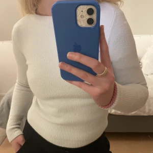 Stickad tröja - Säljer en superfin vit stickad tröja från Zara som tyvärr inte kommer till användning💓