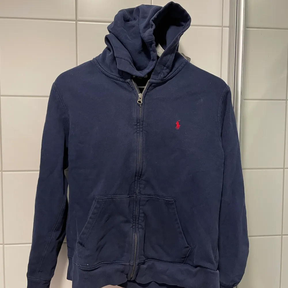 Ralph lauren hoodie med zip  Barnstorlek L  Passar en XS  . Hoodies.