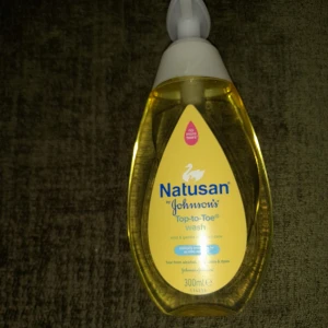 Baby olja  - Hej  Säljer baby olja/ wash, fri från alkohol, helt ny inte öppnad, 15 kr för den, finns i eslöv att hämta kan med skickas frakt tillkommer.