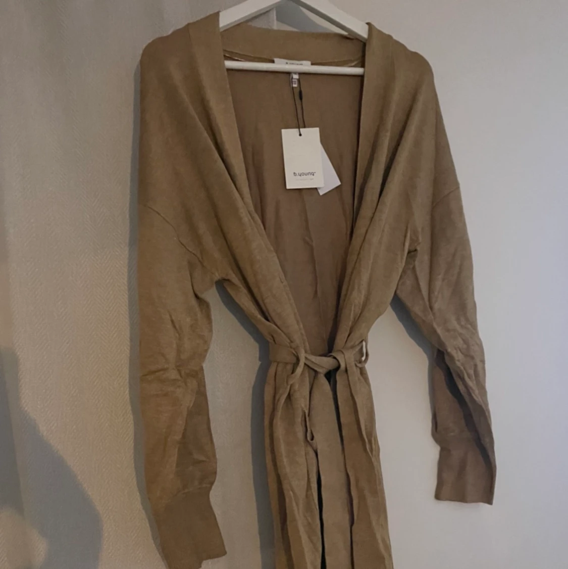 Oanvänd kofta från B.young prislapp kvar - 91