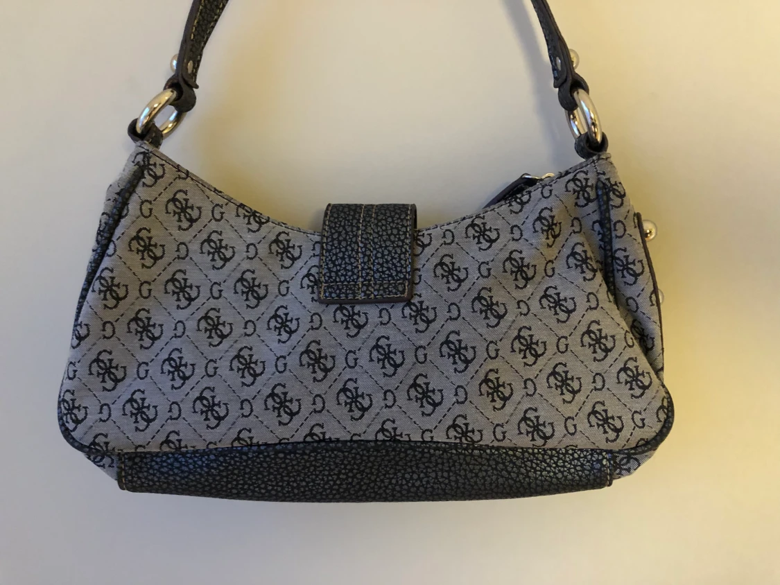 Guess handväska - 90