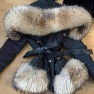 Amoress cassandra - Nypris 17.000 kr, extra stor päls, ok skick därav pris, solblekt  kring muddar annars i fint skick! Pälsen är som ny! Pris diskuteras ENDAST vid snabbaffär!