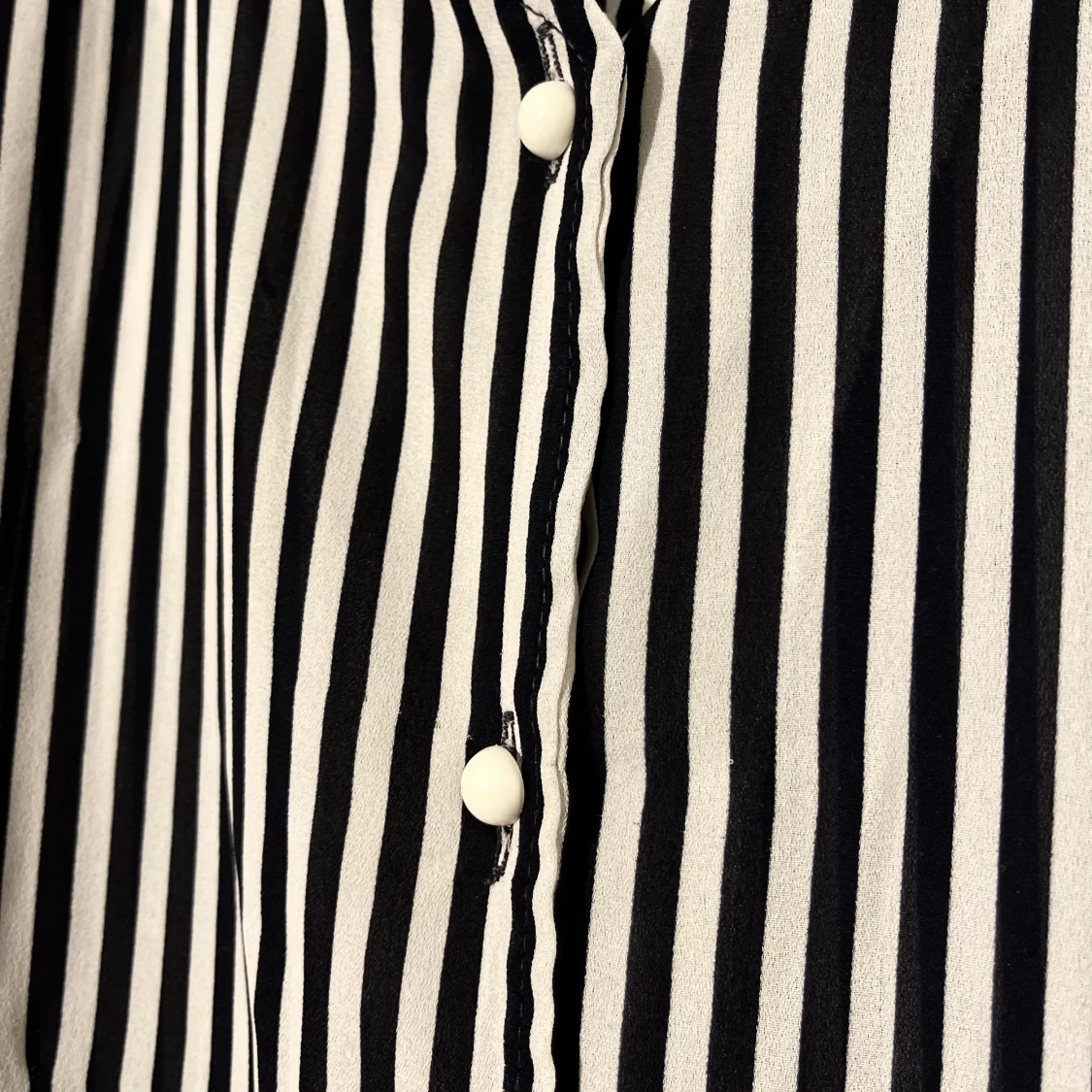 Svartvit randig blus - 90