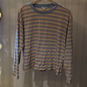 Tröja - Säljer den här supersköna tröjan du den inte används längre :( Skickar inte kan bara mötas upp.