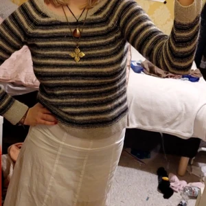 Stickadtröja - Tröjan är SÅ fin men tyvärr för liten för mig