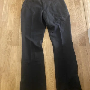 Kostymbyxor - Har andvänt dessa typ 2ggr så dom är i bra skick, lågmidjade!